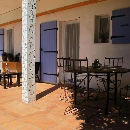 Avec Terrasse Ouverte 尼姆