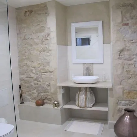 公寓 Avec Terrasse Ouverte 尼姆